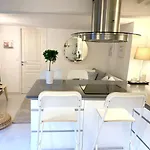 Marais Cozy Flat